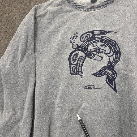 Vintage PNW Tribal art crewneck pullover sweatshirt Mens size Large Faded Blue - Picture 5 of 8